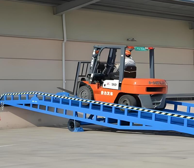 安图移动式卸货平台（叉车用）